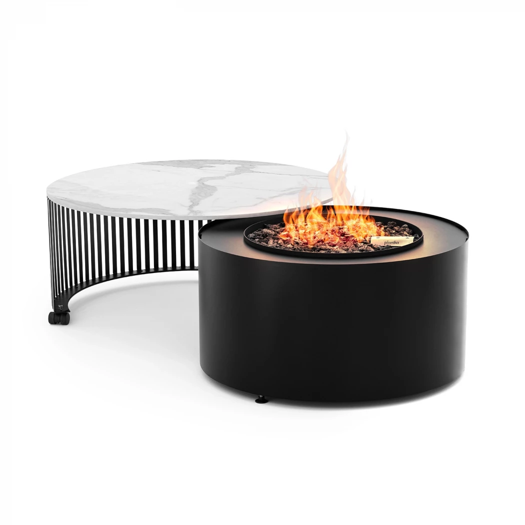 Table pivotante avec cheminée à gaz intégrée.