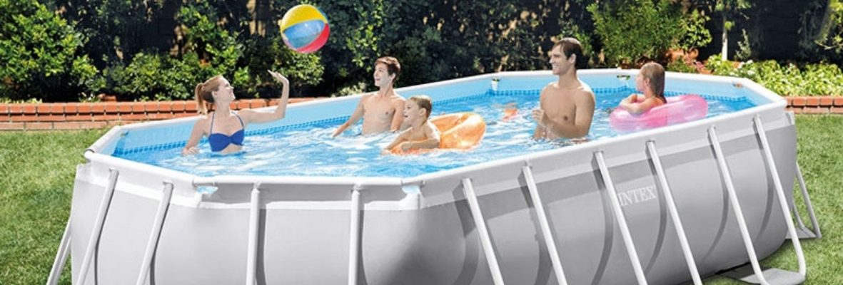 piscine tubulaire avec famille